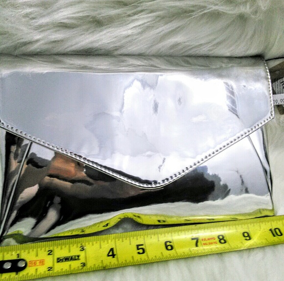 (NEW) Silver Evening Clutch Bag! - Picture 5 of 7